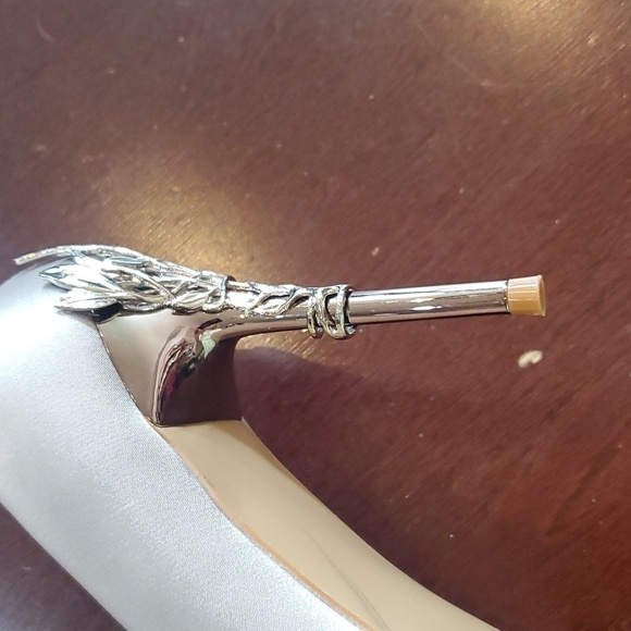 JOEupin Silver Pointed Toe Decorative High 5" Heeled Sz. 6 (36) Shoes - Picture 14 of 16